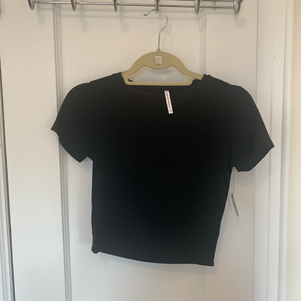 Lulu’s Black Cropped T-shirt